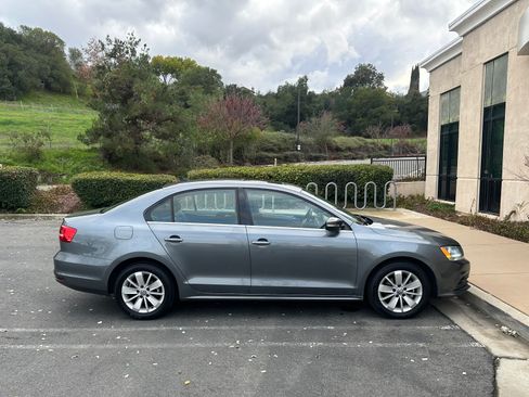 Used 2015 Volkswagen Jetta SE image 4