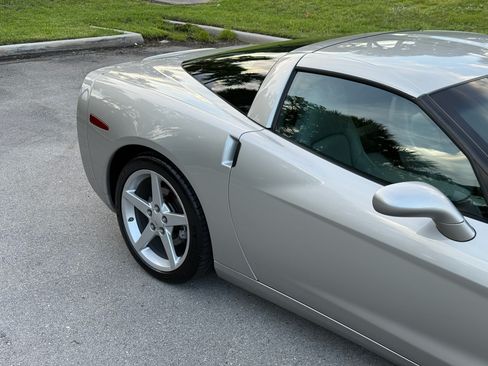 Used 2005 Chevrolet Corvette Coupe RWD image 56
