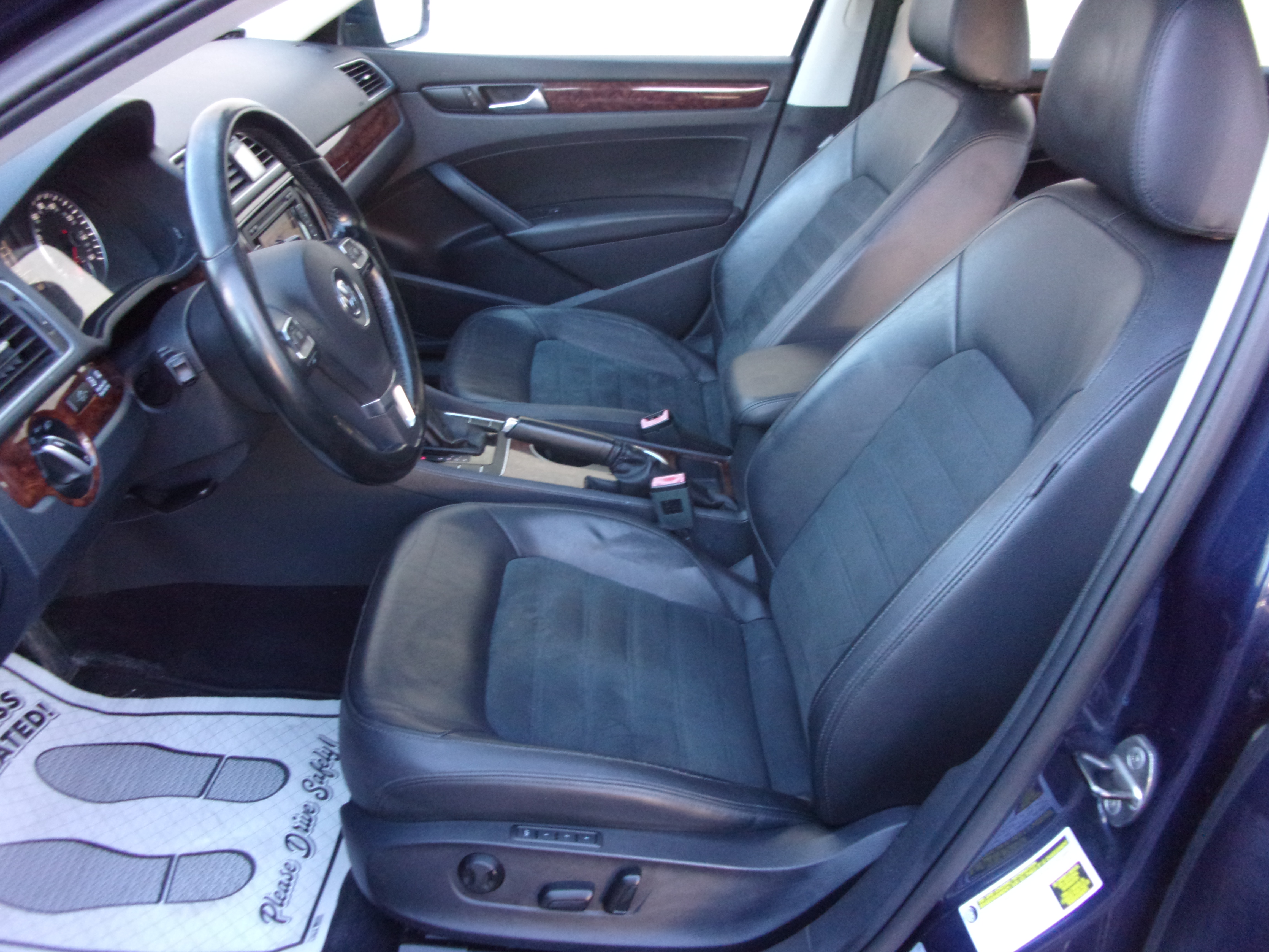 Used 2013 Volkswagen Passat TDI SEL Premium FWD image 8