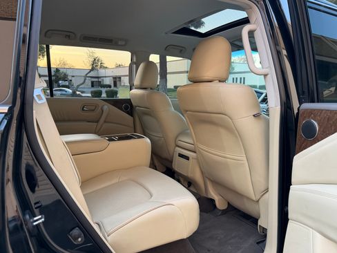 Used 2017 INFINITI QX80 image 12