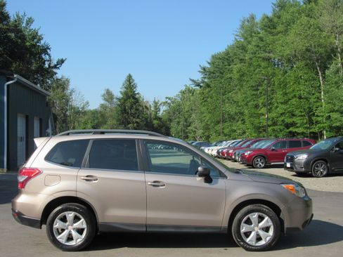 Used 2014 Subaru Forester 2.5i Touring AWD/4WD image 9