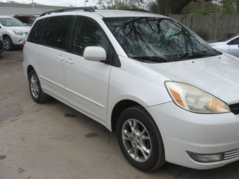 Used 2005 Toyota Sienna AWD image 3