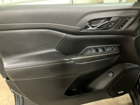 Used 2020 GMC Acadia SLT image 9