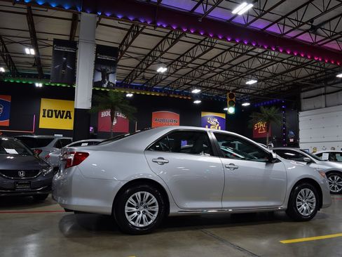 Used 2013 Toyota Camry LE image 8