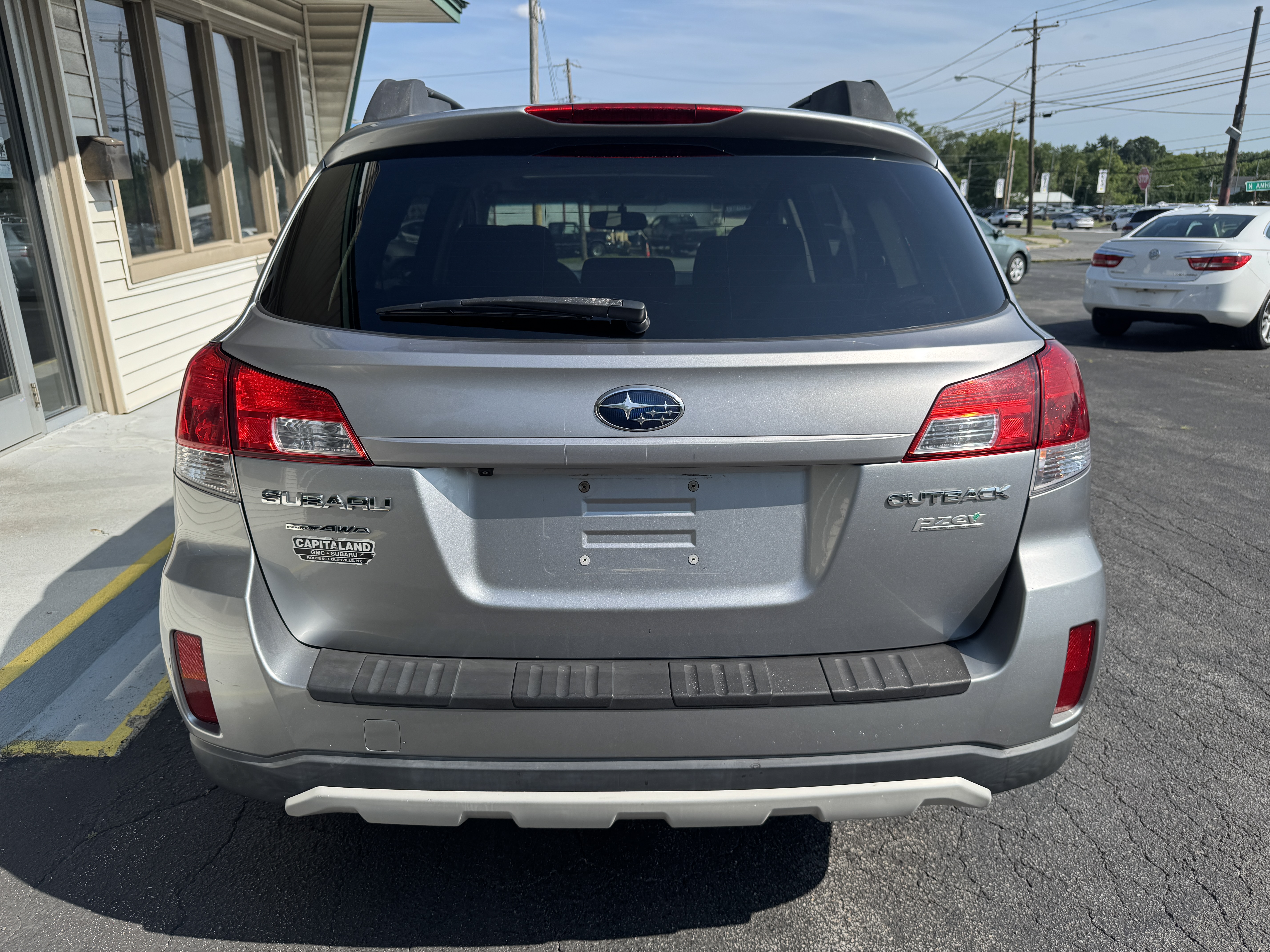 Used 2011 Subaru Outback 2.5i Premium AWD/4WD image 5