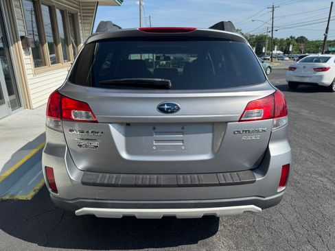 Used 2011 Subaru Outback 2.5i Premium AWD/4WD image 5