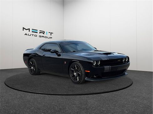 Used 2019 Dodge Challenger R/T Scat Pack image 1