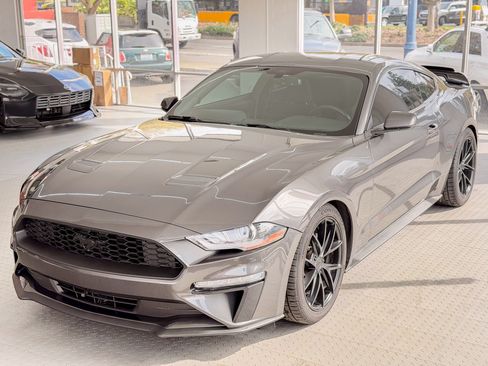 Used 2018 Ford Mustang EcoBoost image 3