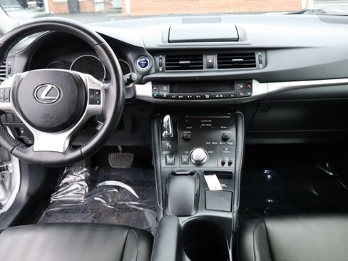 Used 2013 Lexus CT 200h Premium image 17