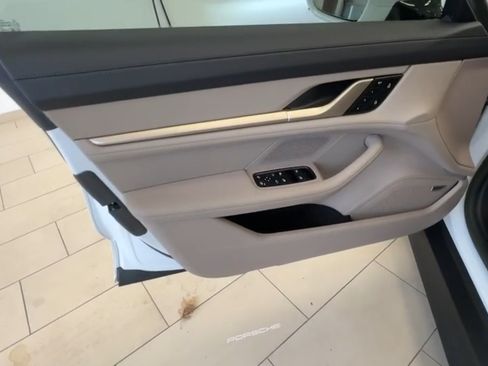 Used 2022 Porsche Taycan image 22