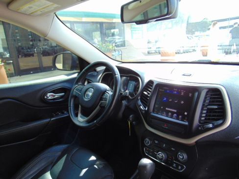 Used 2014 Jeep Cherokee Limited image 26