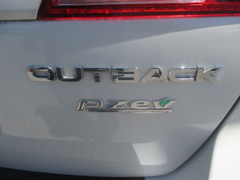Used 2013 Subaru Outback 2.5i Limited AWD/4WD image 12