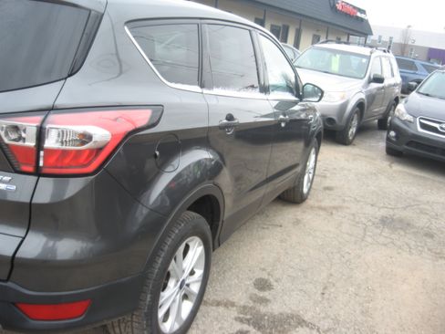 Used 2017 Ford Escape SE image 4