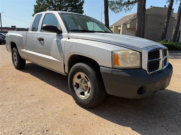 Used 2005 Dodge Dakota 2WD Club Cab ST image 2