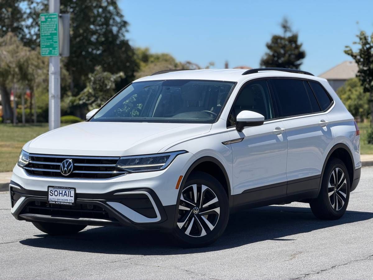 Used 2022 Volkswagen Tiguan FWD S image 1