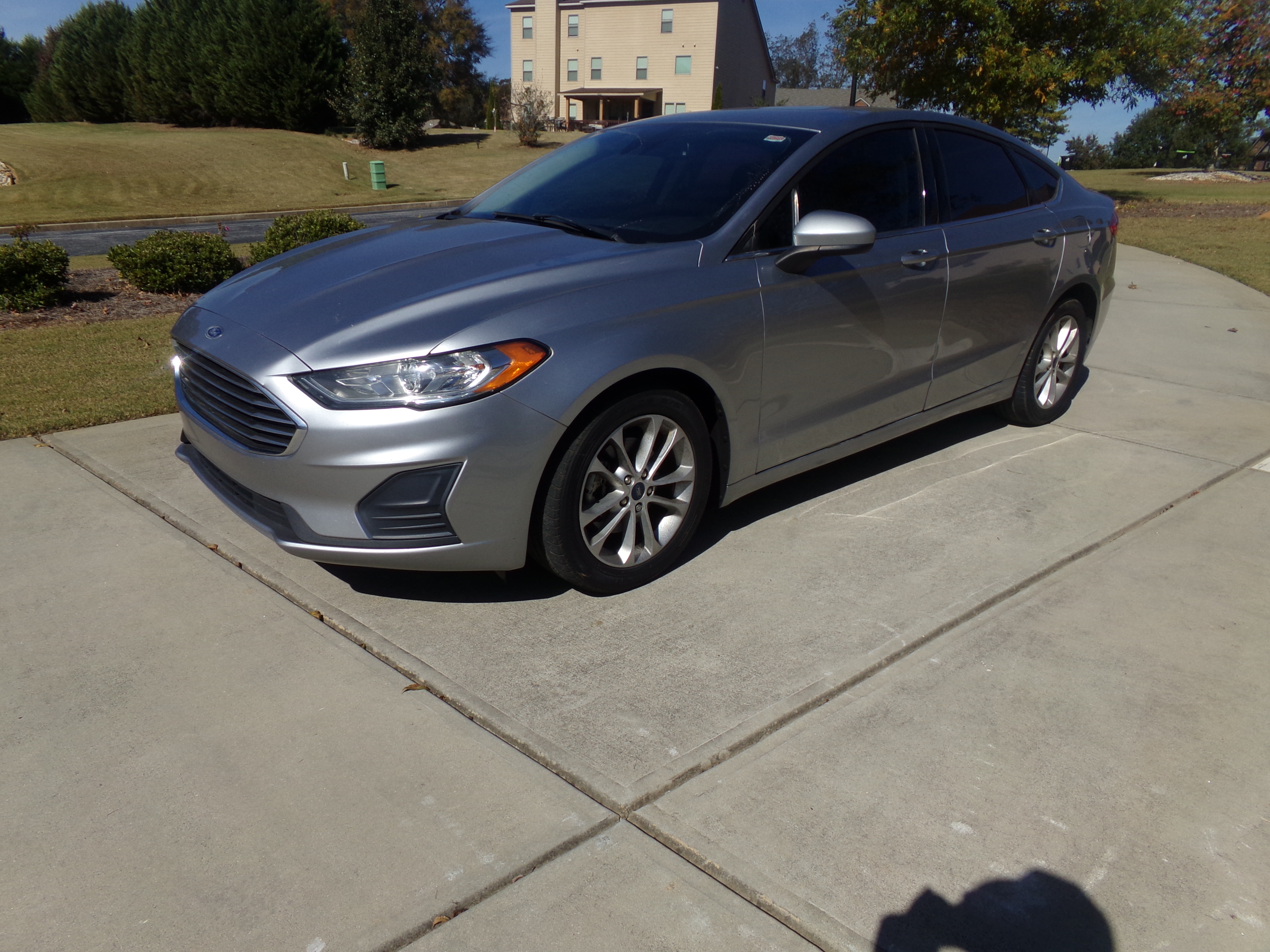 Used 2020 Ford Fusion SE FWD image 1
