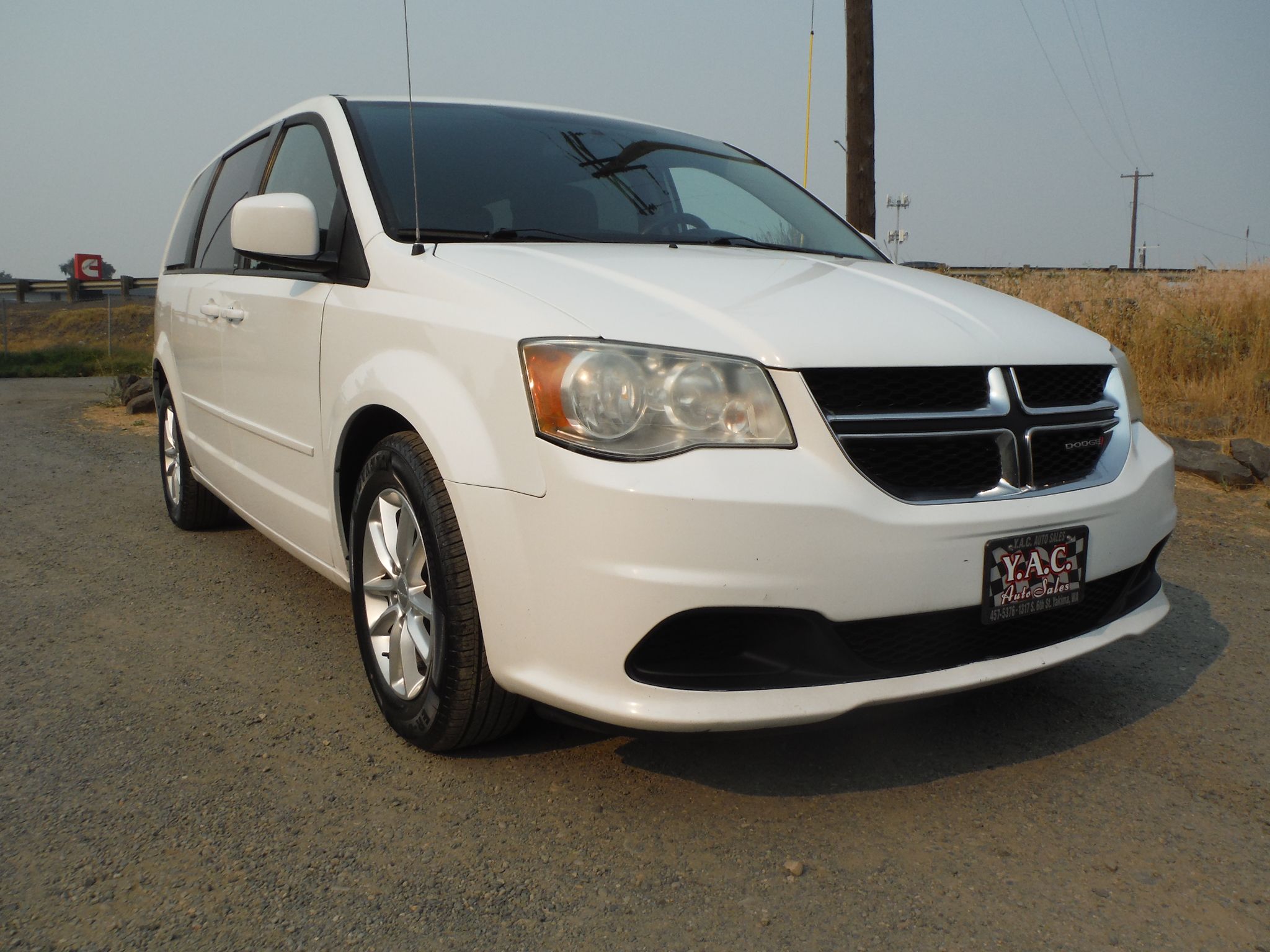 Used 2014 Dodge Grand Caravan SXT FWD image 1