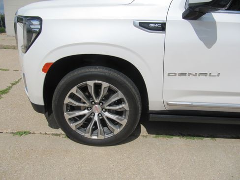 Used 2021 GMC Yukon 4WD Denali image 7