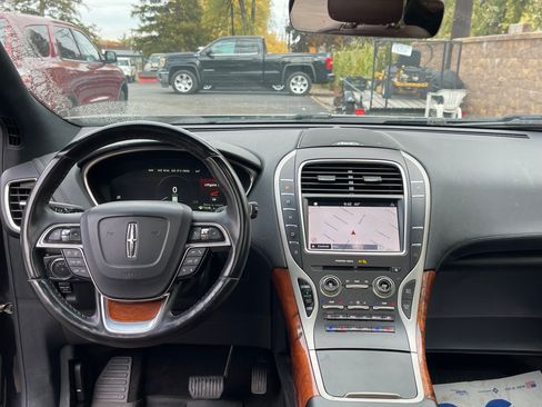 Used 2019 Lincoln Nautilus Reserve image 13