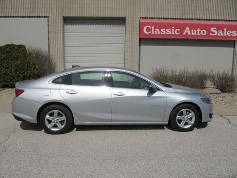 Used 2022 Chevrolet Malibu LS image 2