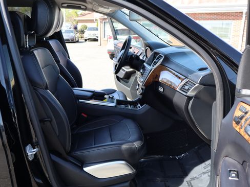 Used 2015 Mercedes-Benz GL 550 image 19