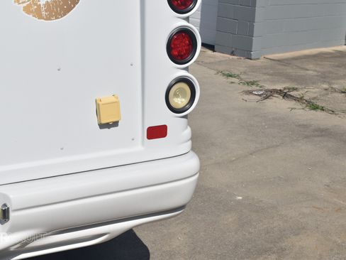 Used 2013 Chevrolet Express 3500 image 17