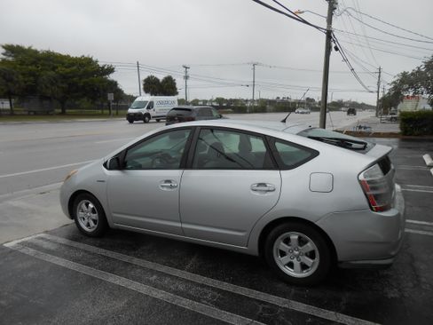 Used 2007 Toyota Prius Touring image 3