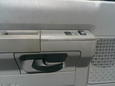 Used 2013 Ford E-250 and Econoline 250 image 10