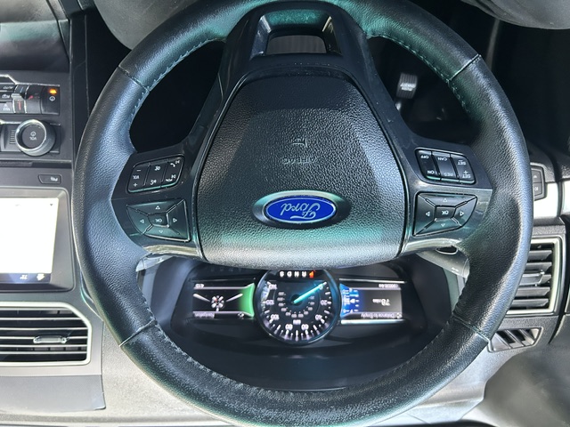 Used 2017 Ford Explorer FWD XLT image 11