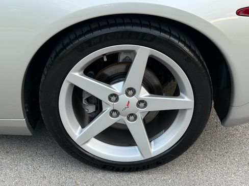 Used 2005 Chevrolet Corvette Coupe RWD image 83