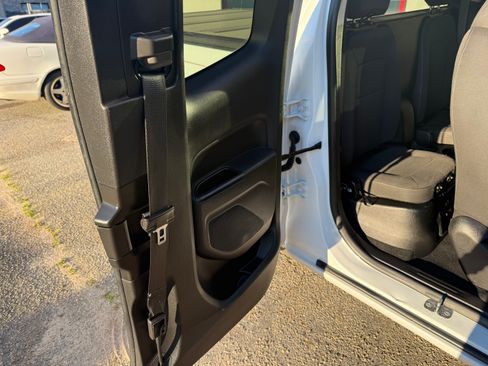 Used 2021 Chevrolet Colorado 2WD Extended Cab LT image 16