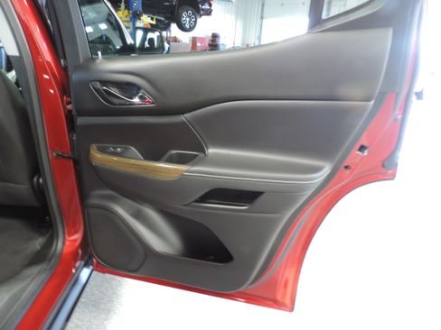 Used 2023 GMC Acadia SLE image 20