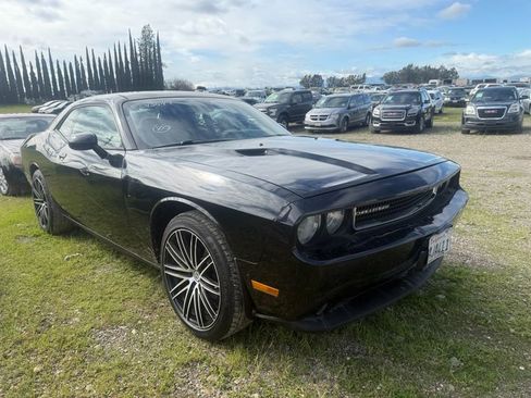Used 2012 Dodge Challenger SXT image 1