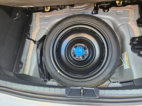 Used 2015 Toyota Yaris LE image 38