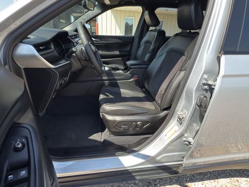 Used 2023 Jeep Grand Cherokee L Laredo image 8