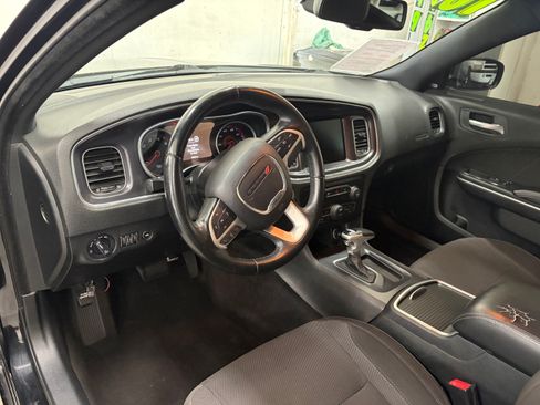 Used 2016 Dodge Charger SXT RWD image 13