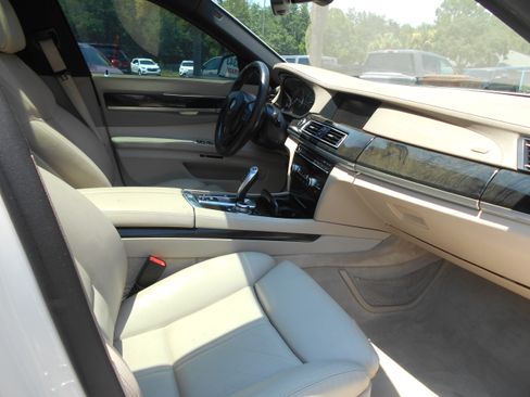 Used 2012 BMW 750Li w/ M-Sport Package RWD image 10