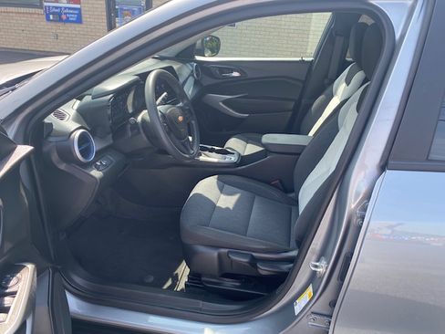 Used 2024 Chevrolet Trax LS FWD image 9
