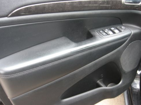 Used 2012 Jeep Grand Cherokee 4WD Laredo image 8