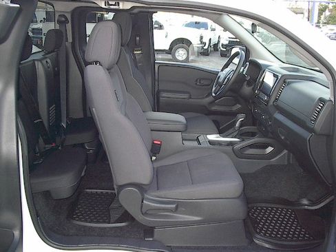 Used 2024 Nissan Frontier S image 12