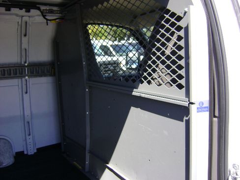 Used 2010 GMC Savana 1500 image 15