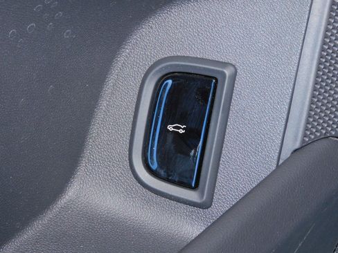 Used 2024 Cadillac Lyriq Luxury image 24