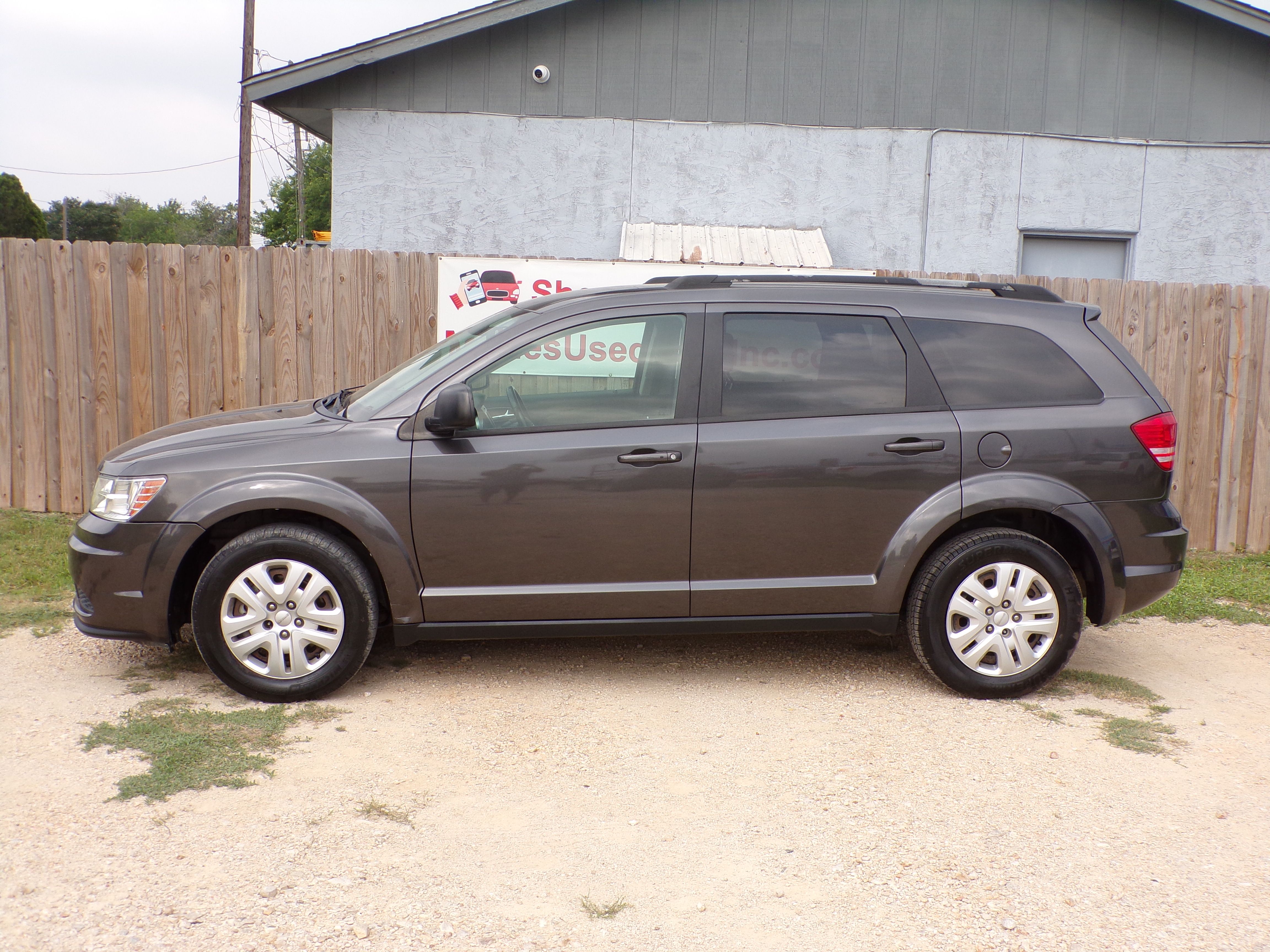 Used 2018 Dodge Journey SE FWD image 2