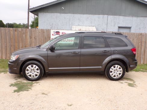 Used 2018 Dodge Journey SE image 2