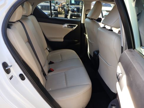 Used 2013 Lexus CT 200h image 15