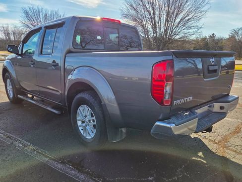 Used 2021 Nissan Frontier SV image 6