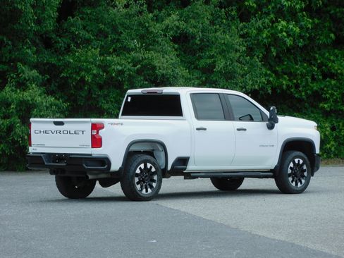 Used 2020 Chevrolet Silverado 2500 4x4 Crew Cab Custom image 8