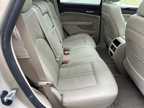 Used 2011 Cadillac SRX Luxury image 16