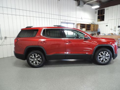 Used 2023 GMC Acadia SLE image 11