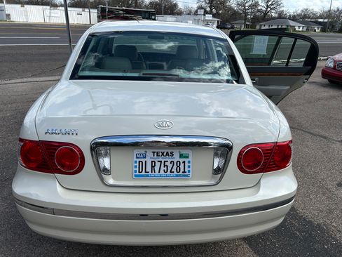Used 2004 Kia Amanti image 2
